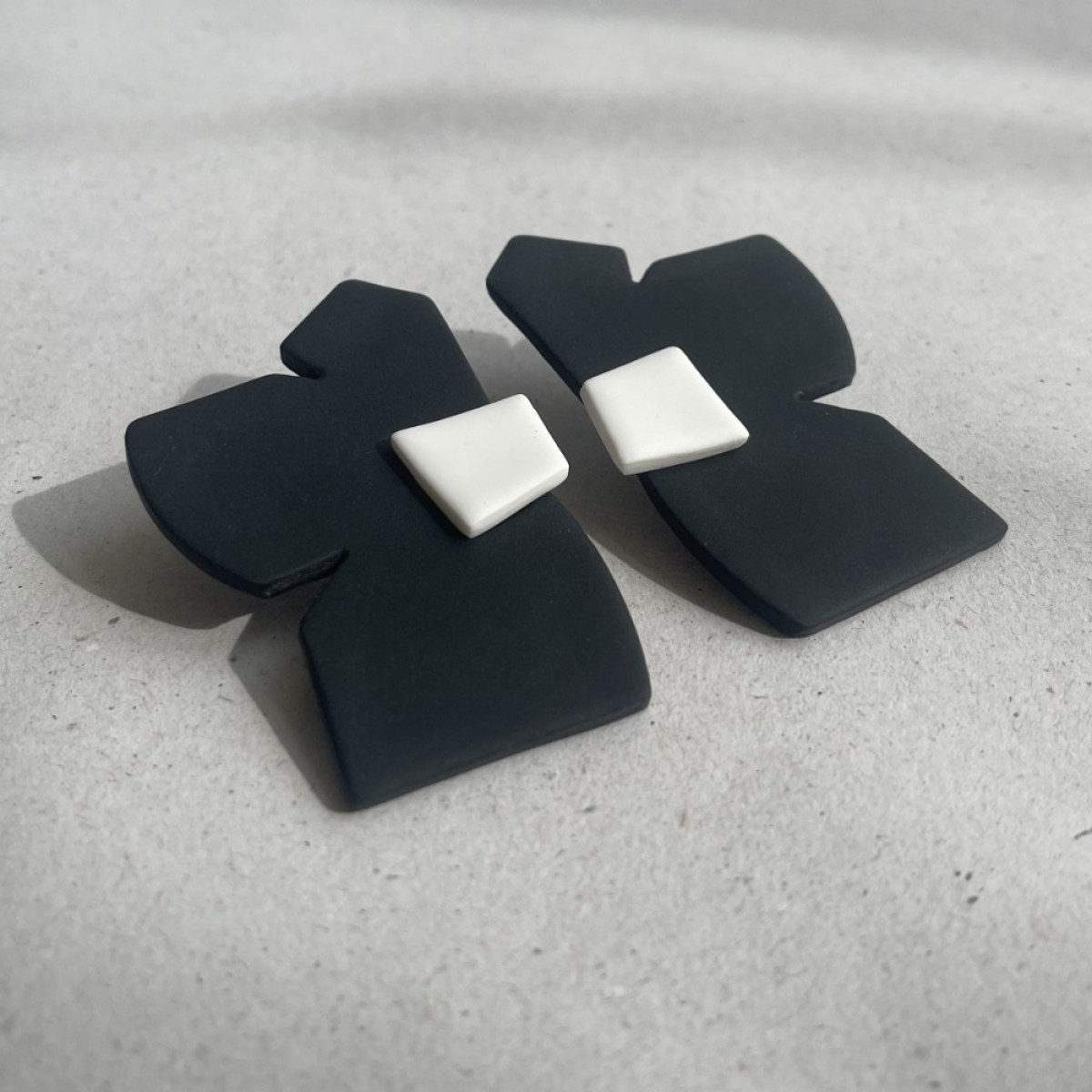 LIPA BLACK